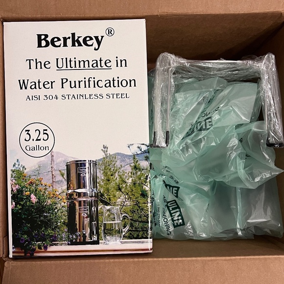 ROYAL BERKEY WATER FILTER WITH METAL STAND + SPIGOT + 2 FILTERS - Picture 2 of 6